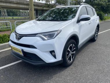 Toyota RAV4 - фото 0