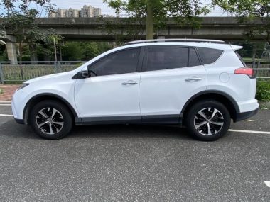 Toyota RAV4 - фото 2