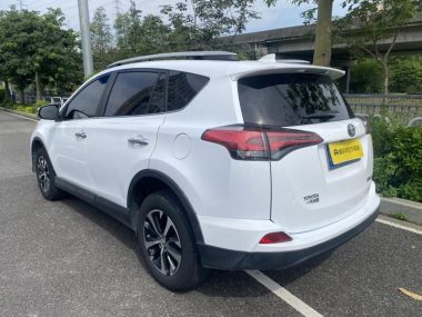 Toyota RAV4 - фото 3