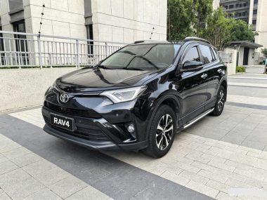 Toyota RAV4 - фото 0