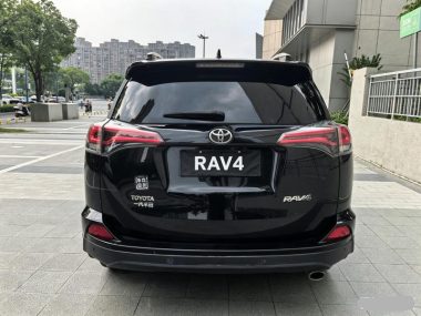Toyota RAV4 - фото 3