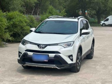 Toyota RAV4 - фото 0
