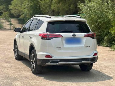 Toyota RAV4 - фото 3
