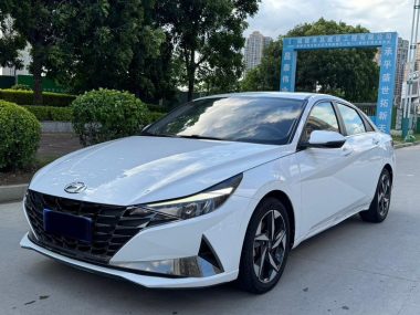 Hyundai Elantra - фото 0