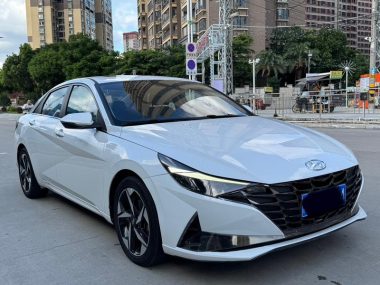 Hyundai Elantra - фото 2