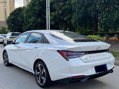 Hyundai Elantra - фото 3