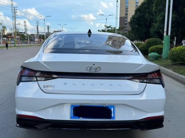 Hyundai Elantra - фото 4