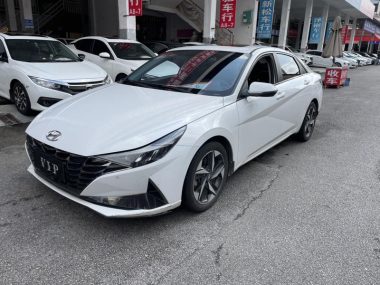 Hyundai Elantra - фото 0