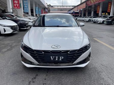 Hyundai Elantra - фото 1