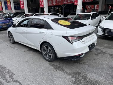 Hyundai Elantra - фото 3
