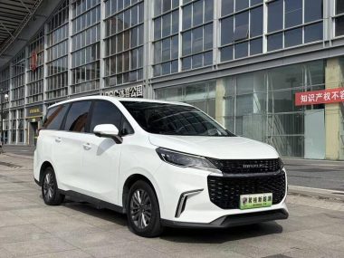 Maxus EUNIQ 5 - фото 2