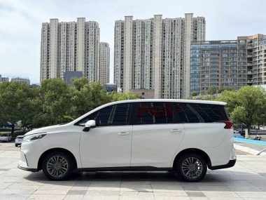 Maxus EUNIQ 5 - фото 3
