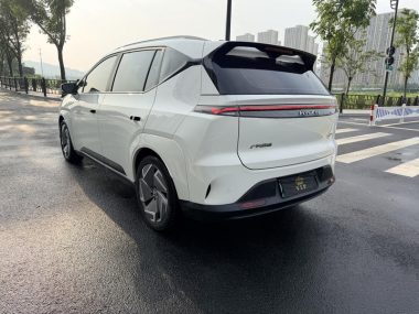 Hycan Z03 - фото 3