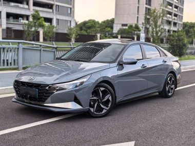 Hyundai Elantra - фото 0