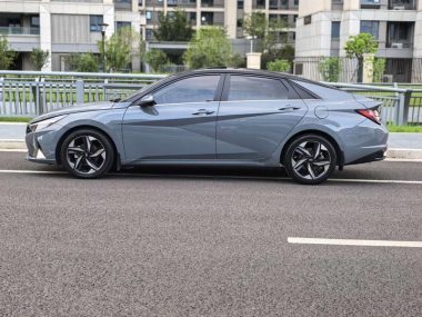 Hyundai Elantra - фото 3