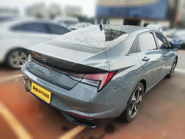 Hyundai Elantra - фото 1