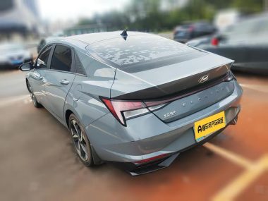 Hyundai Elantra - фото 3
