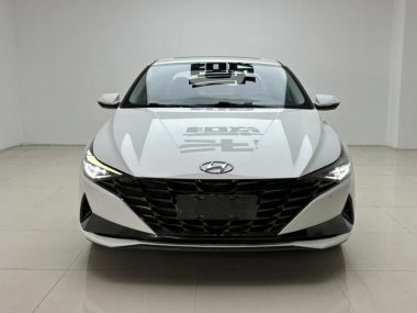 Hyundai Elantra - фото 1