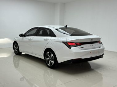 Hyundai Elantra - фото 3