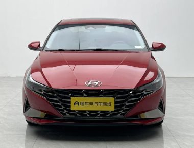 Hyundai Elantra - фото 1