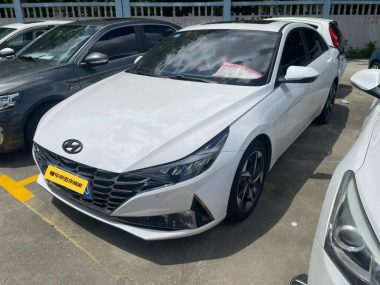 Hyundai Elantra - фото 0