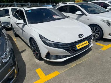 Hyundai Elantra - фото 2