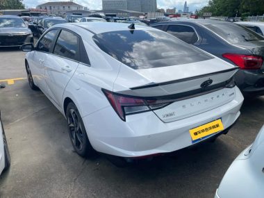 Hyundai Elantra - фото 3