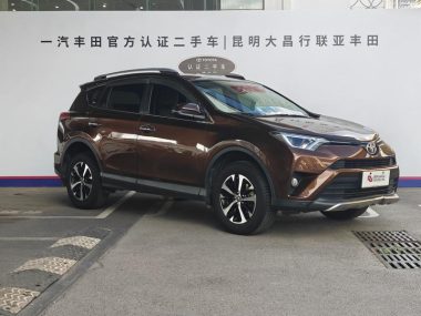 Toyota RAV4 - фото 1