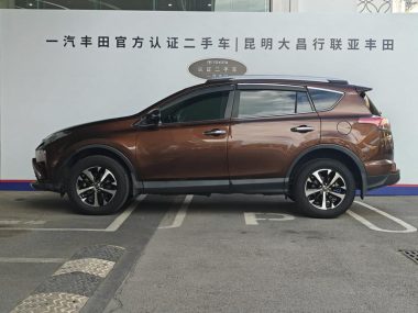 Toyota RAV4 - фото 2