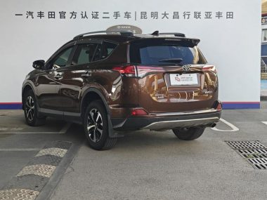 Toyota RAV4 - фото 3