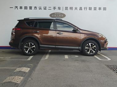 Toyota RAV4 - фото 4