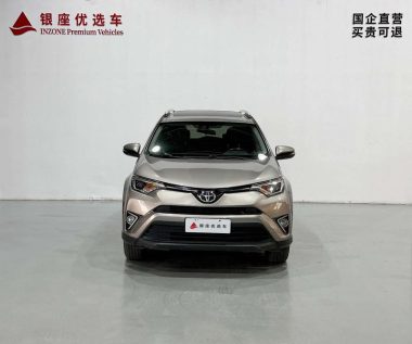 Toyota RAV4 - фото 1