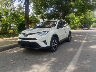 Toyota RAV4 - фото 0