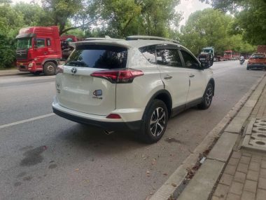 Toyota RAV4 - фото 4