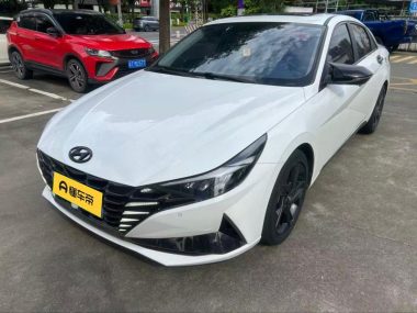 Hyundai Elantra - фото 0