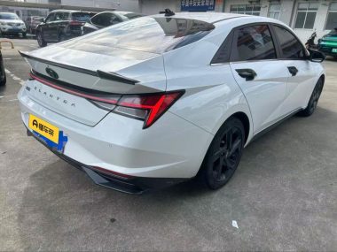 Hyundai Elantra - фото 3