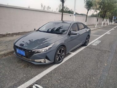 Hyundai Elantra - фото 0