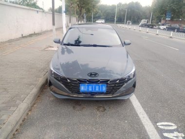 Hyundai Elantra - фото 1