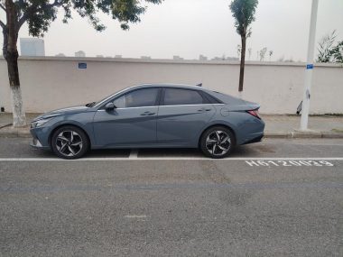 Hyundai Elantra - фото 3