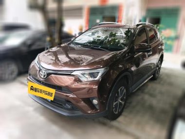 Toyota RAV4 - фото 0