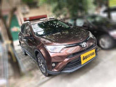 Toyota RAV4 - фото 2