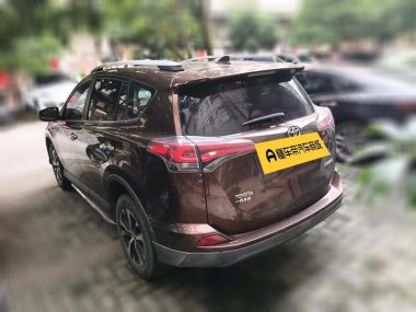 Toyota RAV4 - фото 3