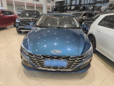 Hyundai Elantra - фото 1