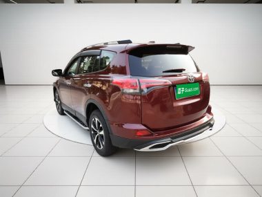 Toyota RAV4 - фото 3
