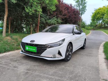 Hyundai Elantra - фото 0