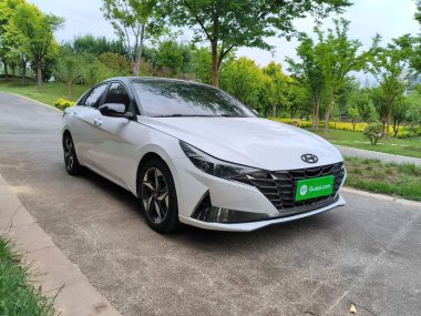 Hyundai Elantra - фото 2