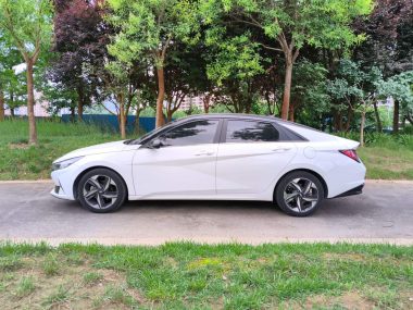 Hyundai Elantra - фото 3