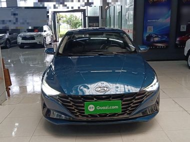 Hyundai Elantra - фото 1
