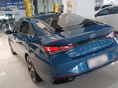 Hyundai Elantra - фото 3