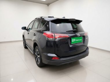Toyota RAV4 - фото 3